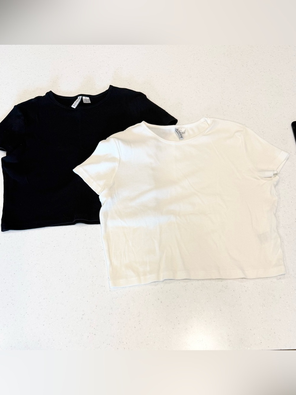 H&M Divided Cropped Ribbed Tees - set of 2